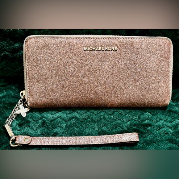 Michael Kors Handbags - 🩷💛 Michael Kors “Alex” Continental Wallet in Rose Gold Glitter